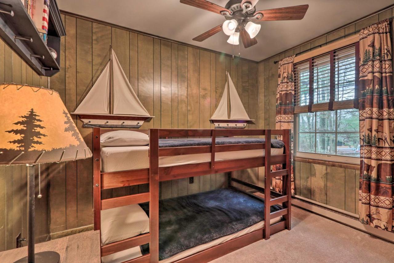Poconos Home With Game Room Walk To Lake Harmony! エクステリア 写真