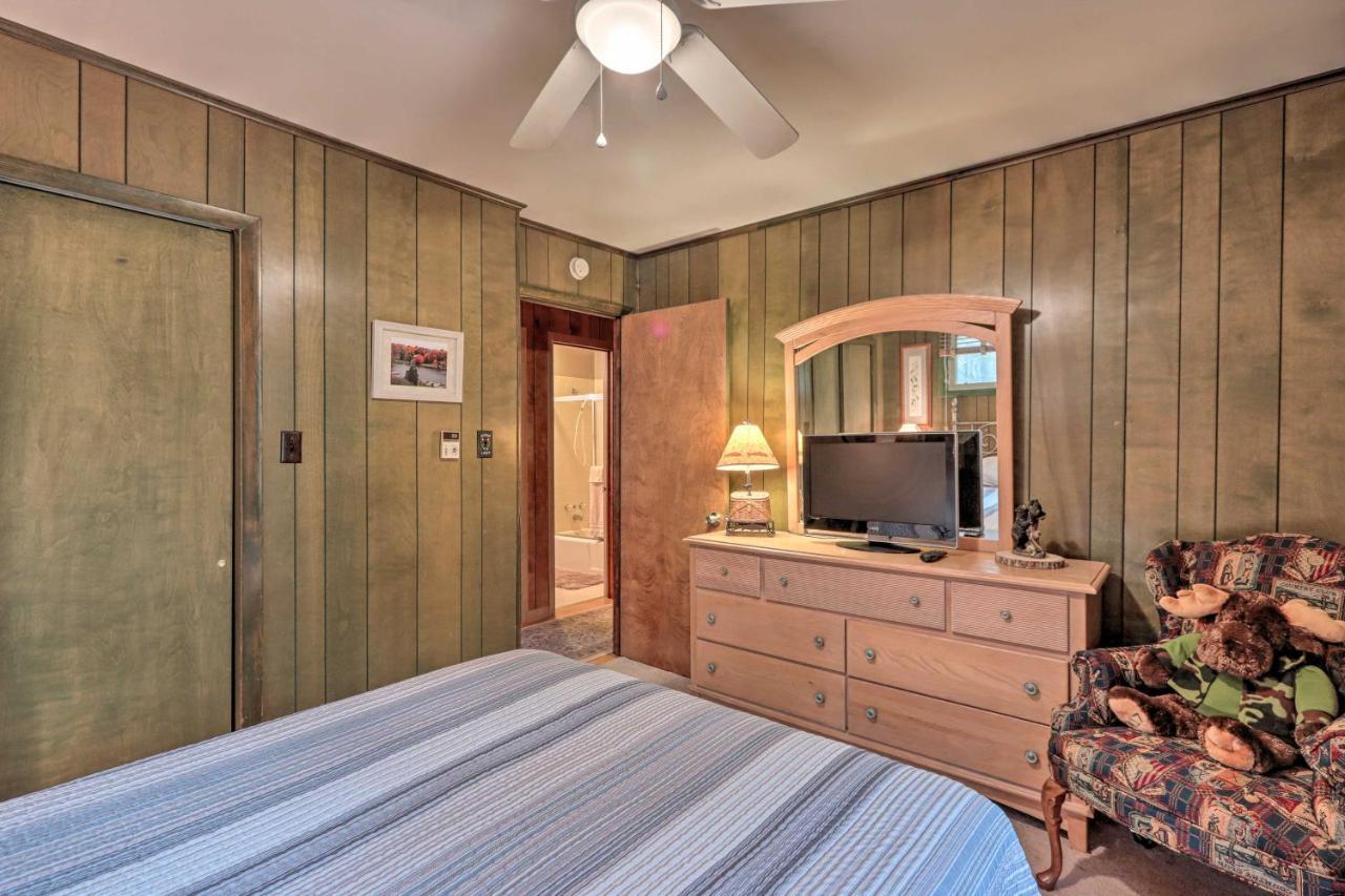 Poconos Home With Game Room Walk To Lake Harmony! エクステリア 写真