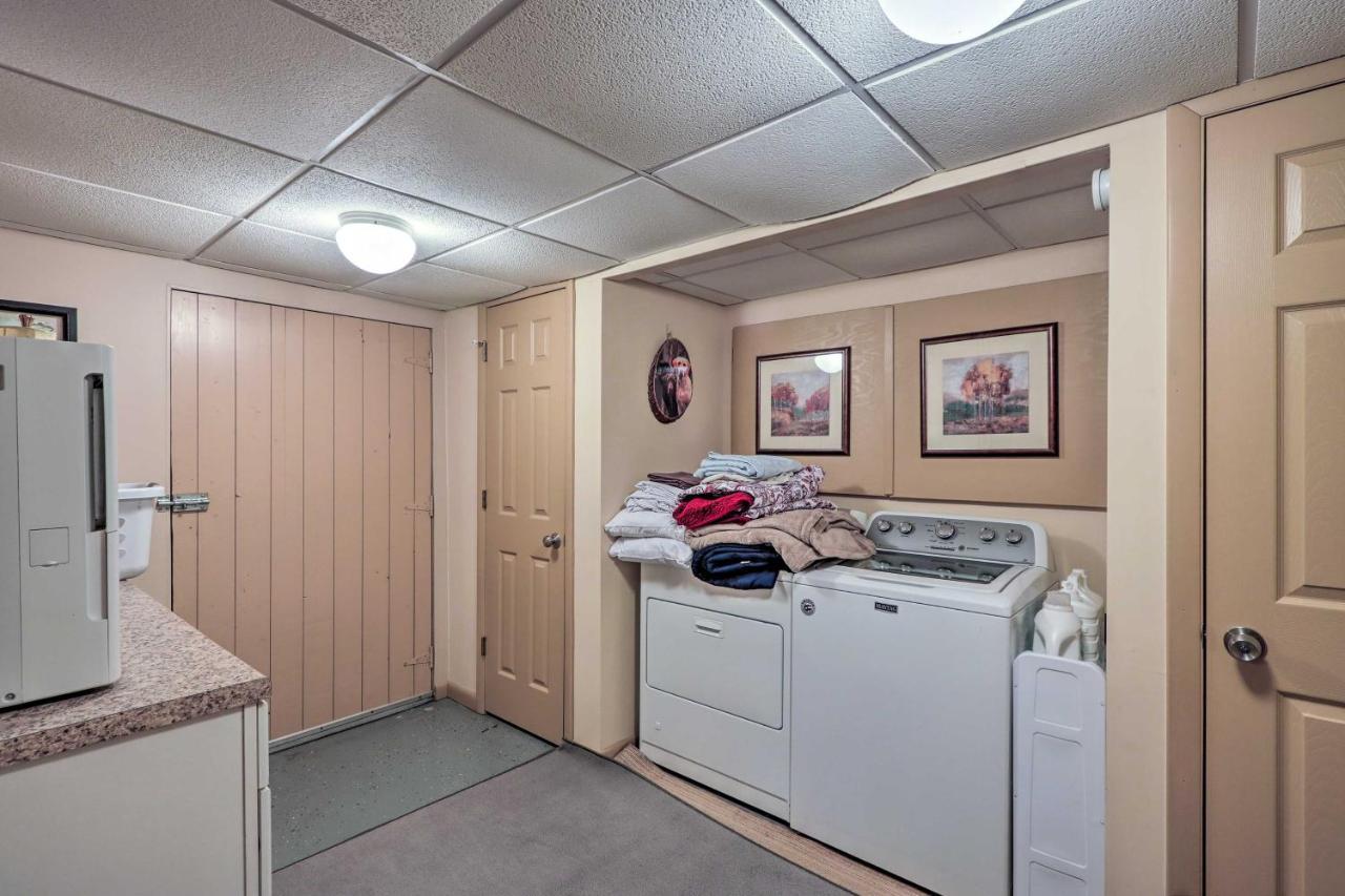 Poconos Home With Game Room Walk To Lake Harmony! エクステリア 写真
