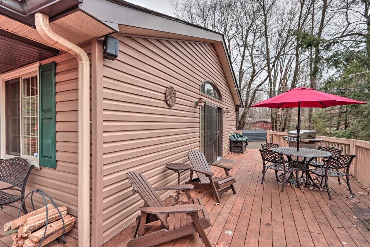 Poconos Home With Game Room Walk To Lake Harmony! エクステリア 写真